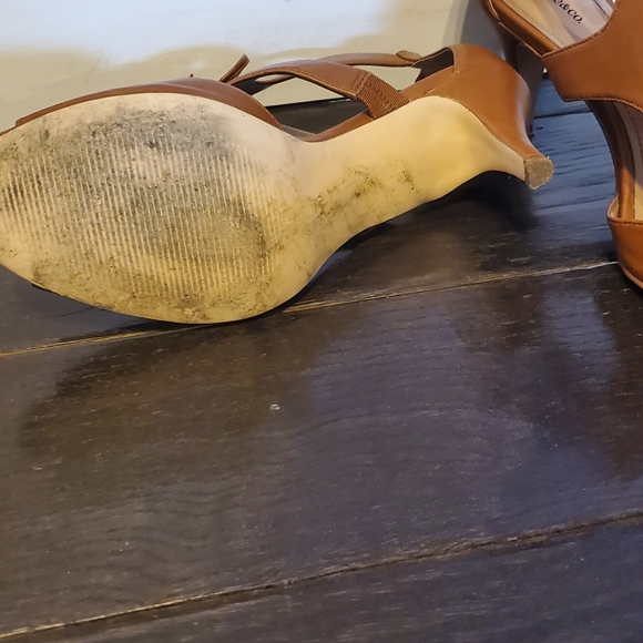 Low heel lace heels - Picture 2 of 3